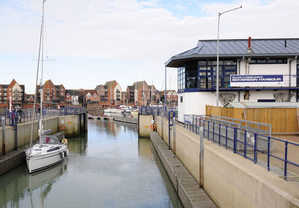 Eastbournesovmarina22112015 0661 NW Mixed Content Block 952X664