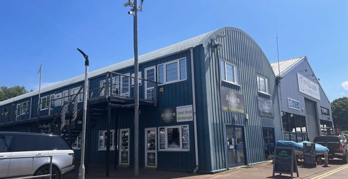 Universal Marina Units 24 25 External