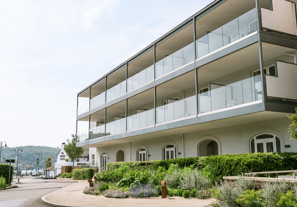 Dart Marina Hotel
