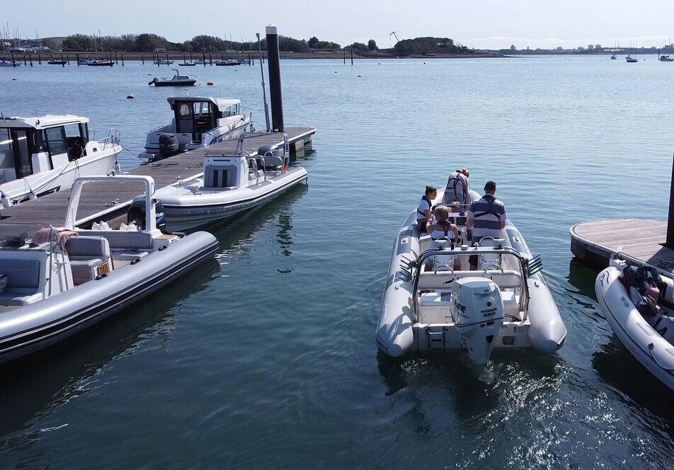 Pontoon Boat Leaving NW Mixed Content Block 952X664