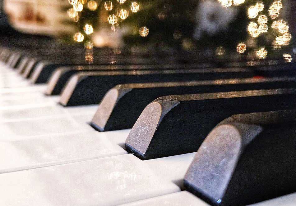 CH Boathouse Piano Christmas Mixed